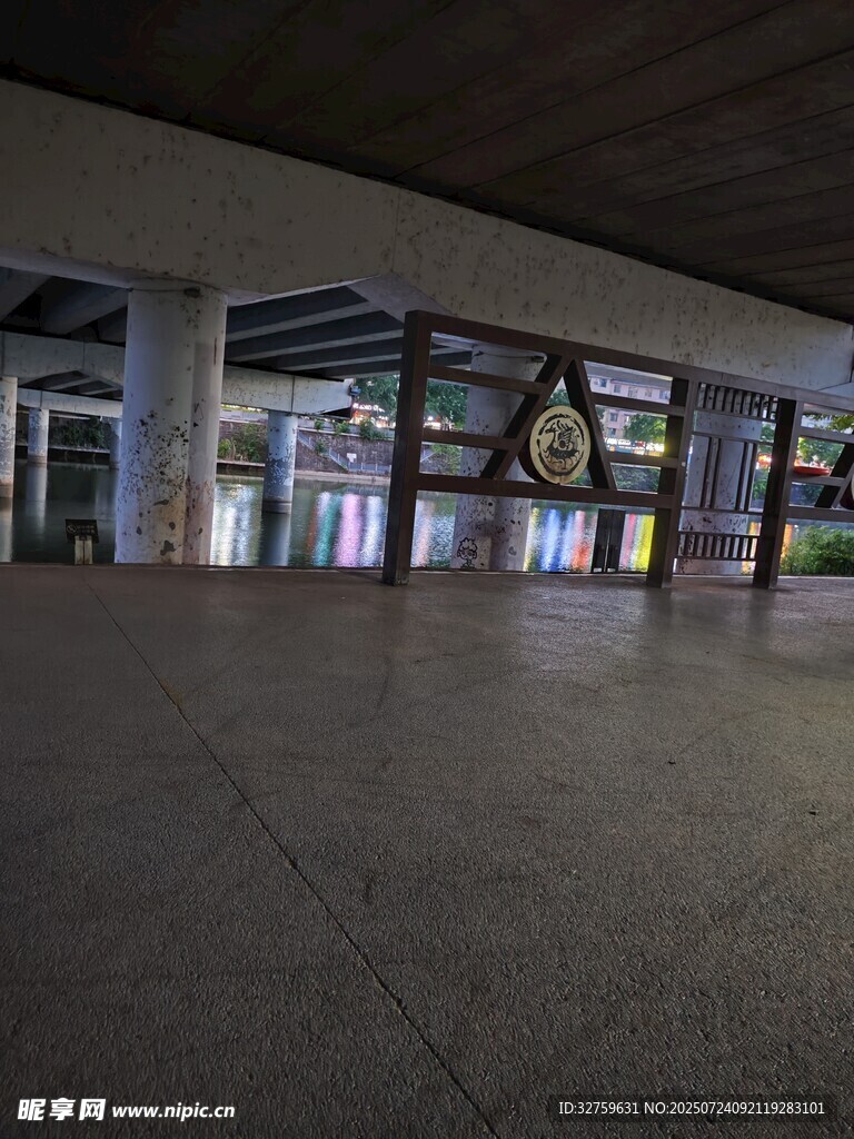 空曠室內(nèi)建筑空間場(chǎng)景