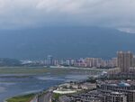 城市河畔風(fēng)景遠(yuǎn)眺