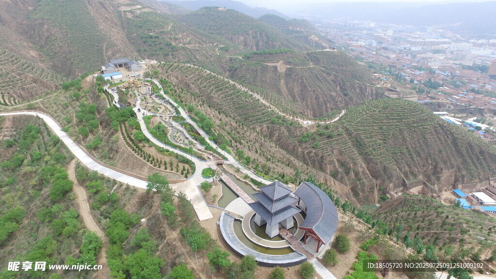 山間古建筑群航拍美景