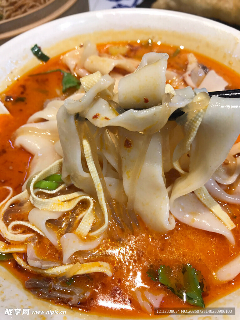 美味番茄寬面