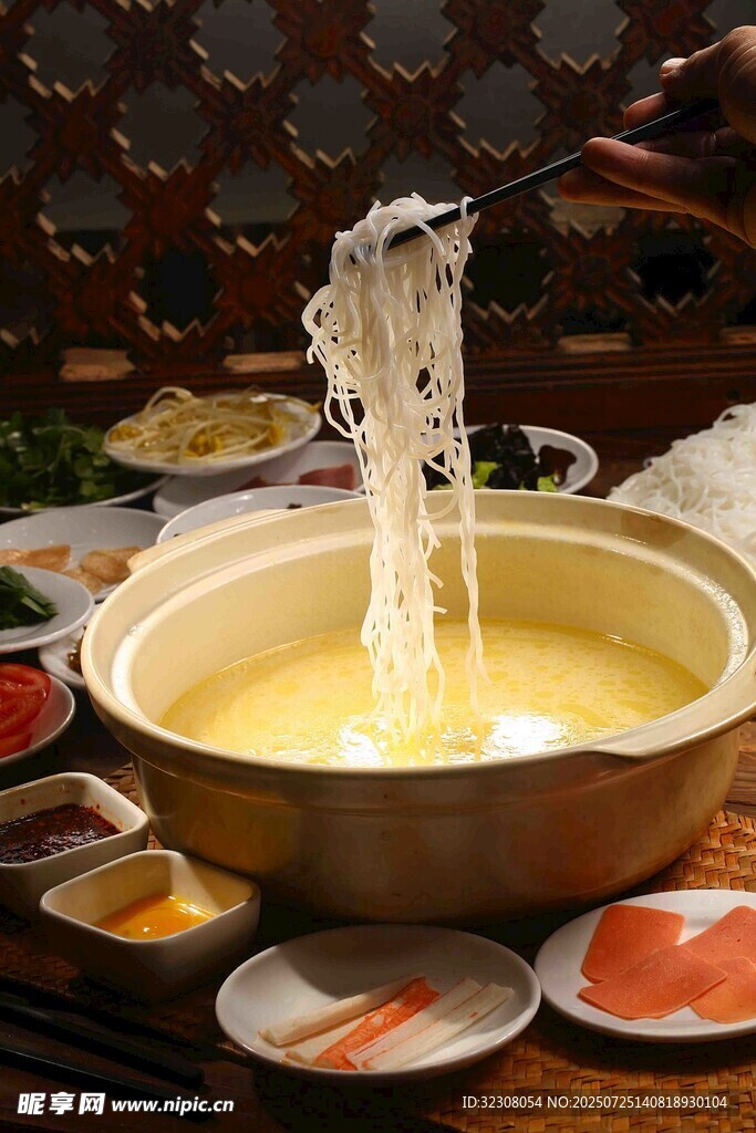 熱氣騰騰的美味火鍋涮菜