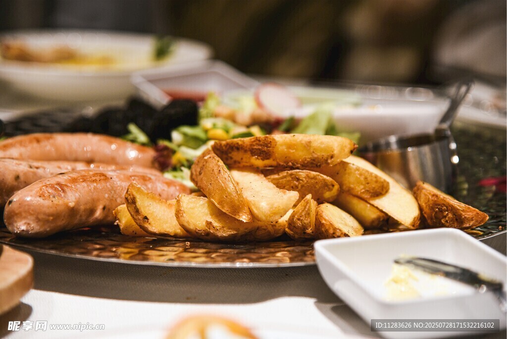 豐盛烤肉拼盤(pán)美食盛宴