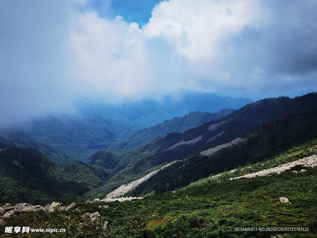 山間云海美景