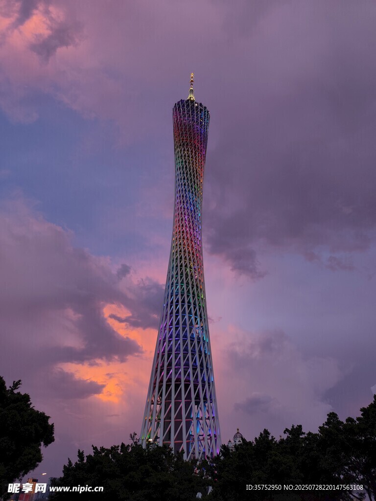夕陽下的廣州塔