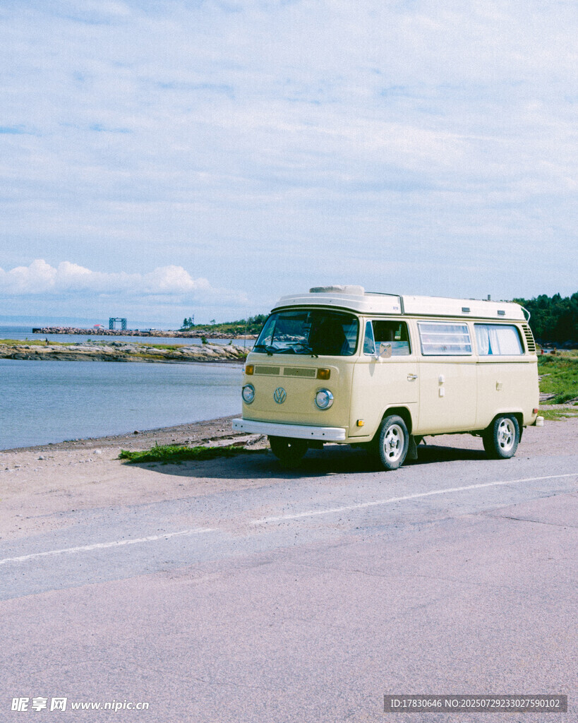 復(fù)古面包車?？吭谒? />
                            </div>
                    </div>
                </div>



                <div   id=