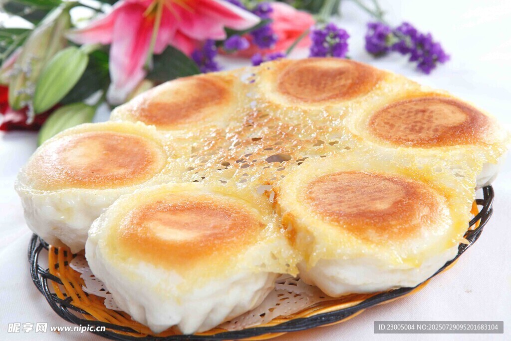 美味芝麻煎包擺放在盤