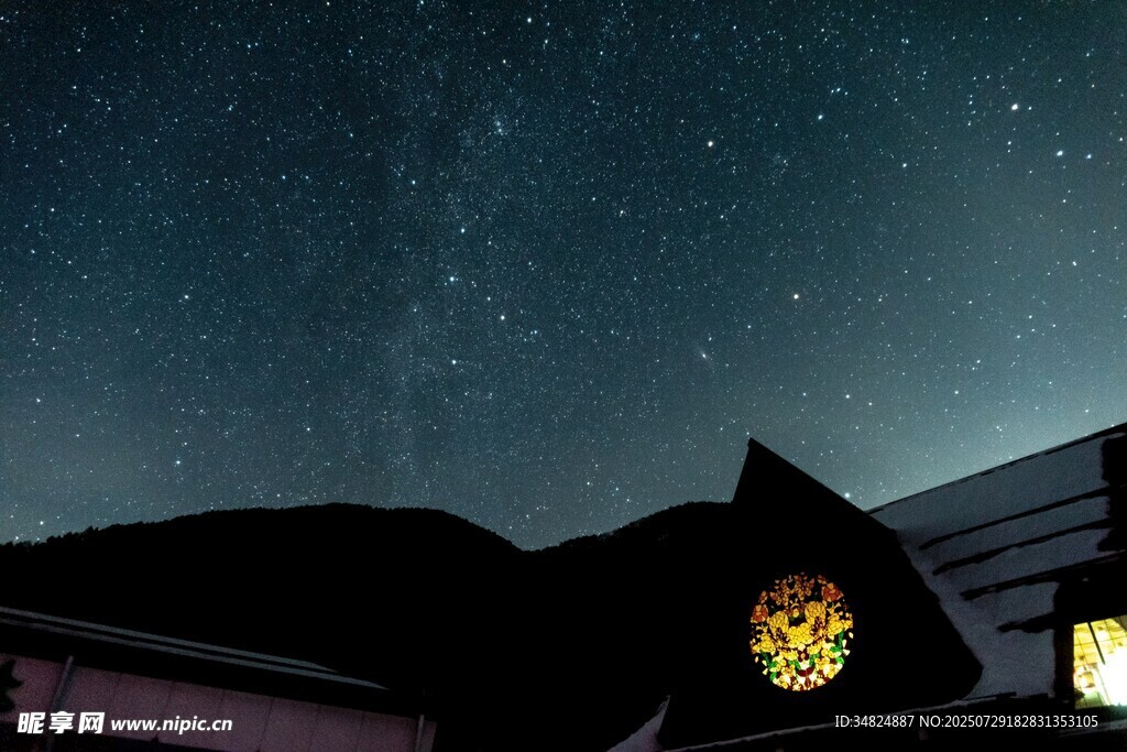 屋頂之上的璀璨星空