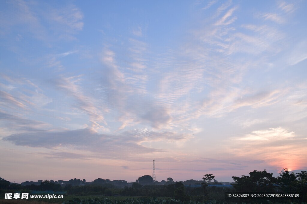 黃昏時(shí)分的美麗天空景色