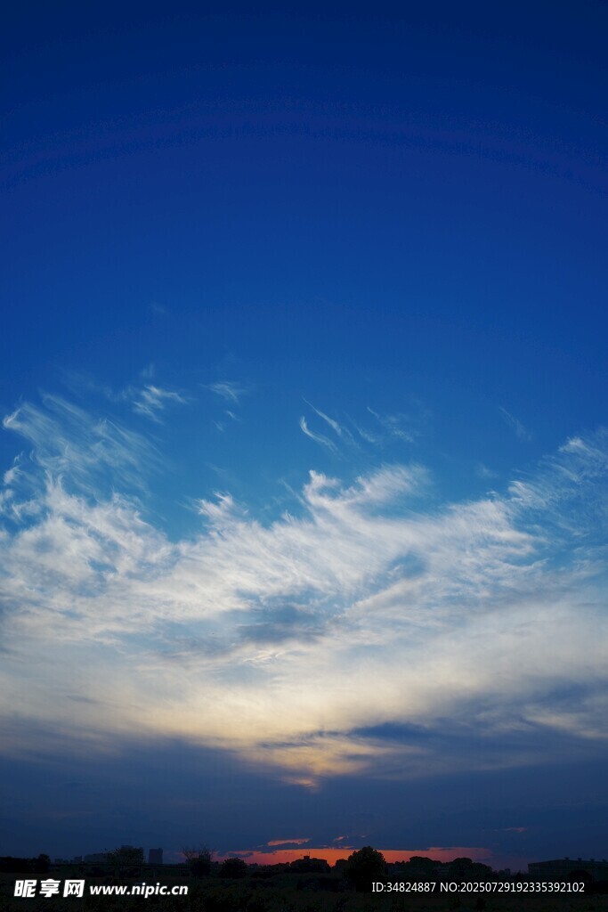 日落時(shí)分的美麗天空