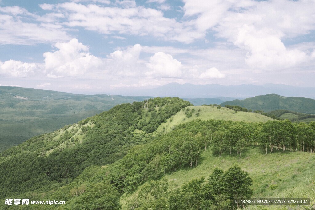 青山綠野間的秀麗風(fēng)光