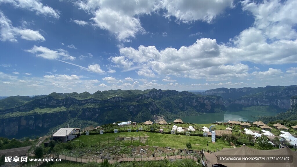 山間露營(yíng)地的美麗風(fēng)光