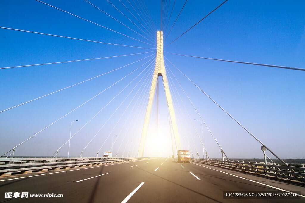 夕陽(yáng)下的跨海大橋美景