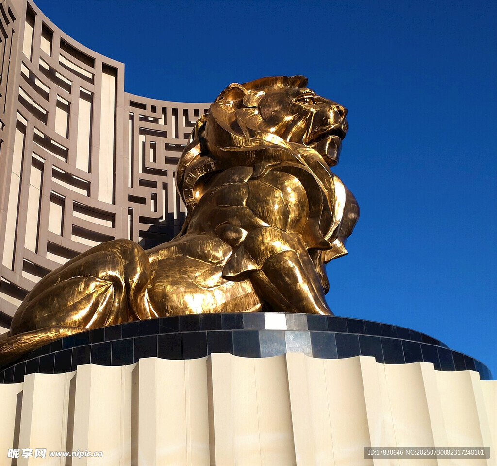 金色雄獅雕塑
