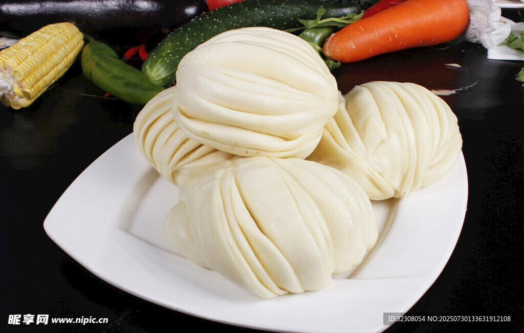 美味花卷擺放在盤中