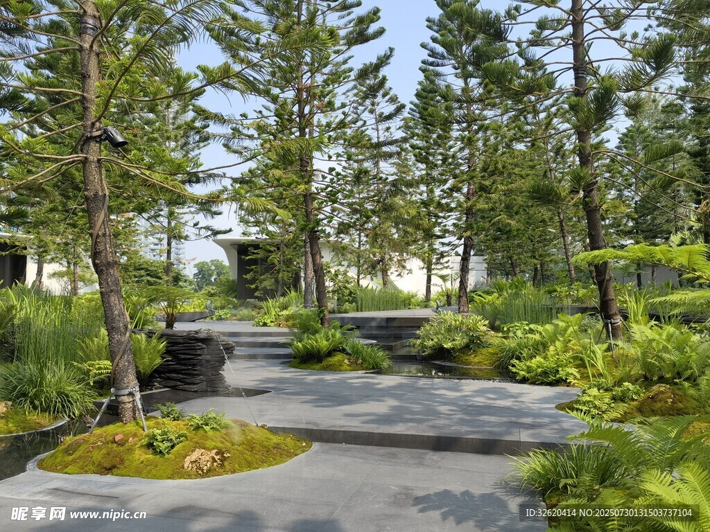 城市中的靜謐林蔭花園
