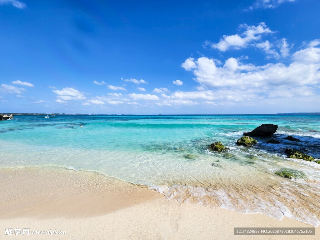 美麗的海灘與清澈海水