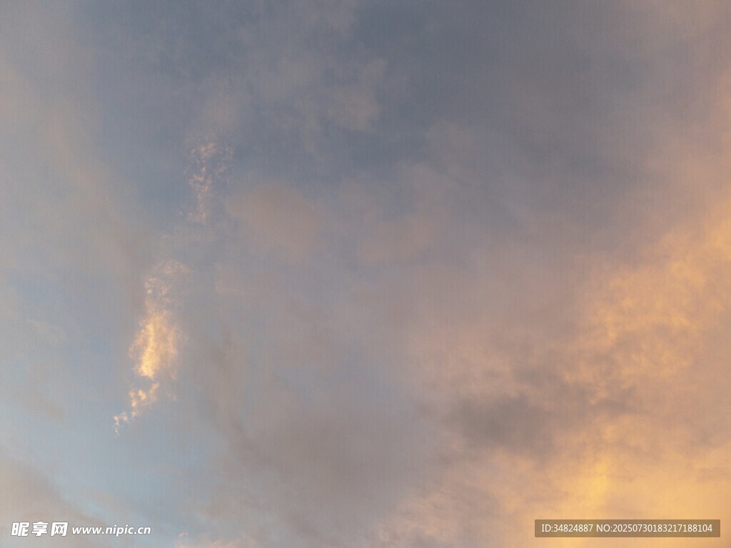 絢麗天空中的夢幻云彩
