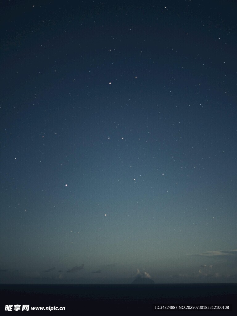 夜空下的靜謐遠(yuǎn)方