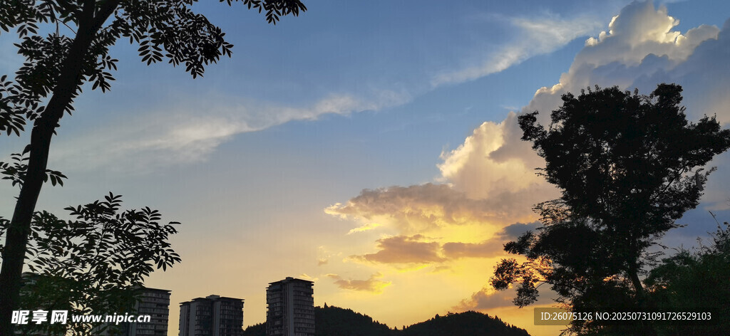城市黃昏美景