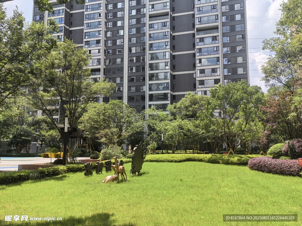 都市中的綠意花園景觀