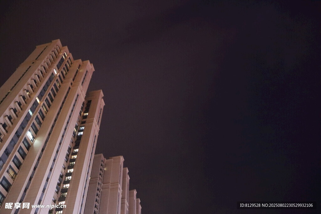 夜幕下的高樓