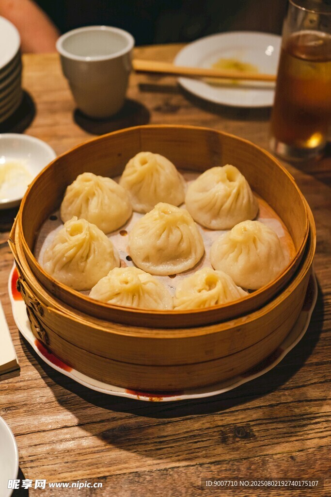 蒸籠里的美味小籠包