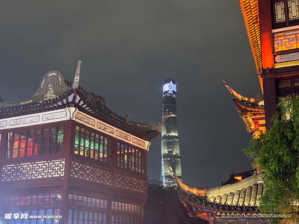 上海古今建筑夜景交融