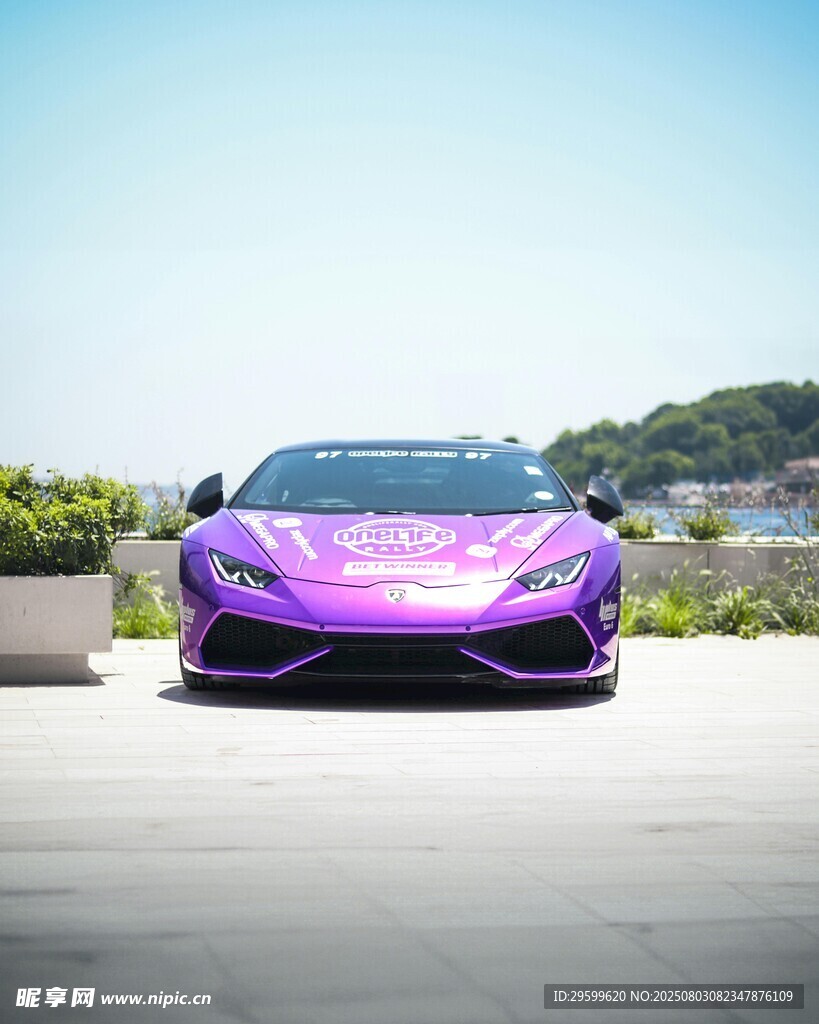 炫酷紫色跑車外觀展示