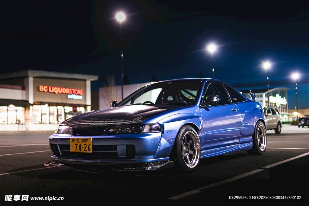 炫酷藍(lán)色改裝車(chē)夜間亮相