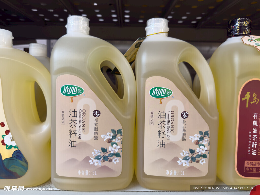 超市里的油菜籽油