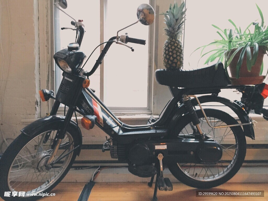 復(fù)古電動(dòng)自行車(chē)室內(nèi)展示