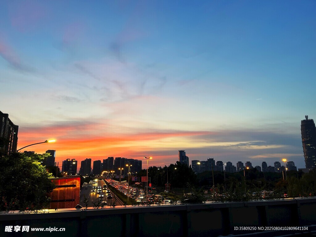 城市黃昏天際線美麗景觀