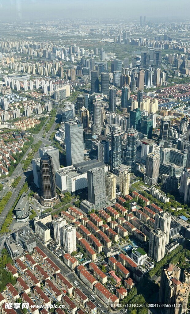 俯瞰繁華都市建筑群