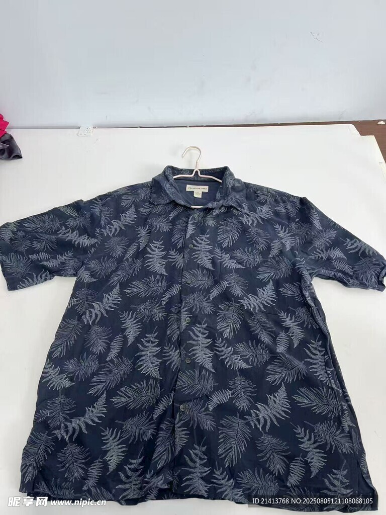 黑色印花短袖T恤展示