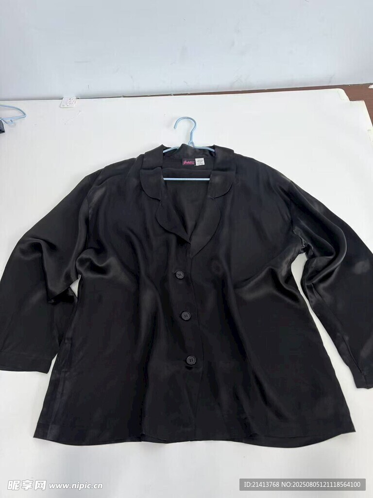 黑色長款外套展示