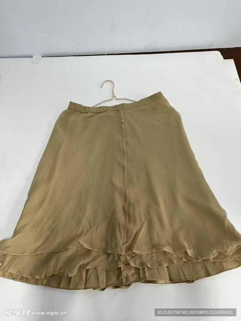 卡其色荷葉邊半身裙展示