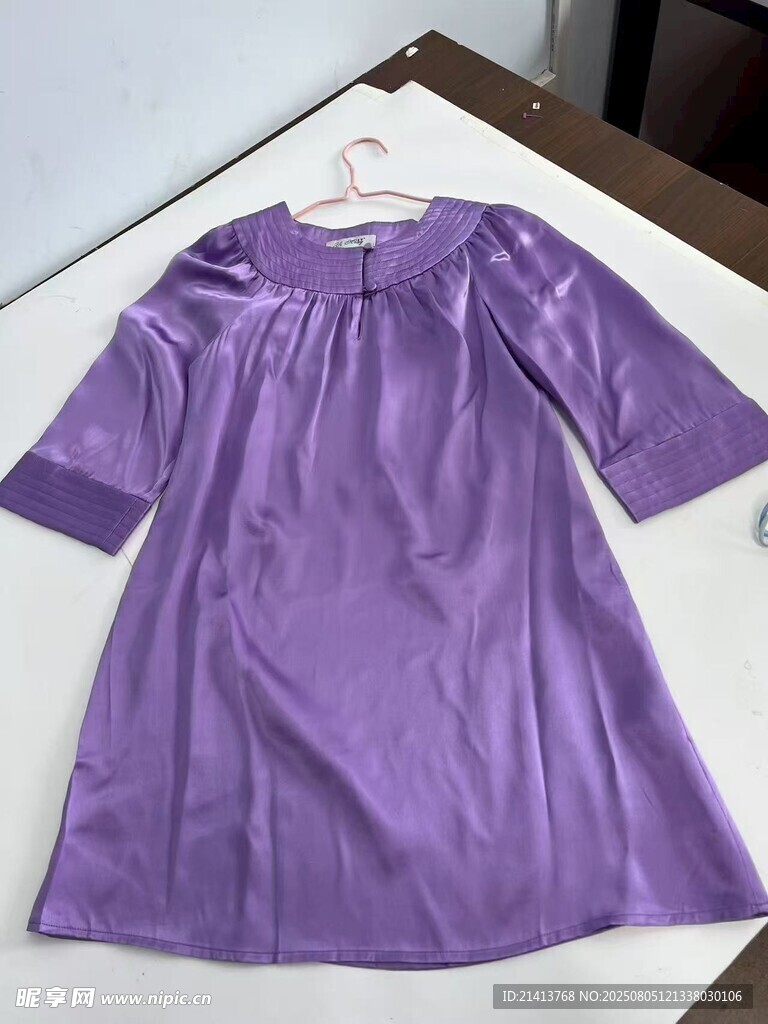 紫色中袖上衣展示