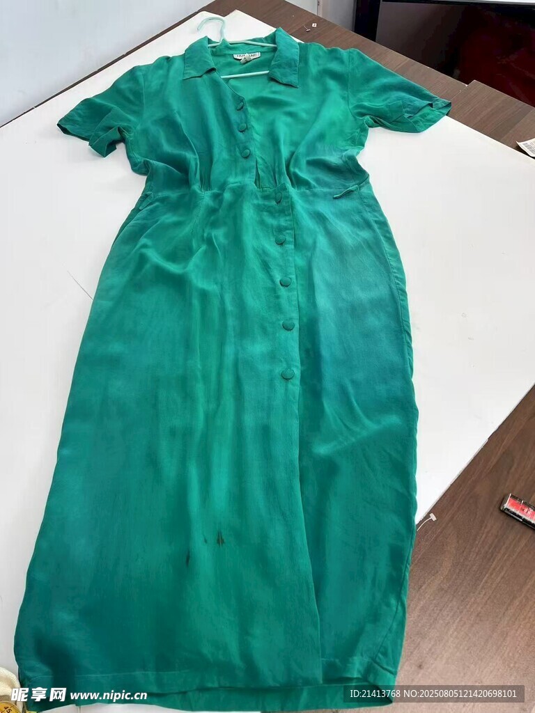 綠色長款連衣裙展示