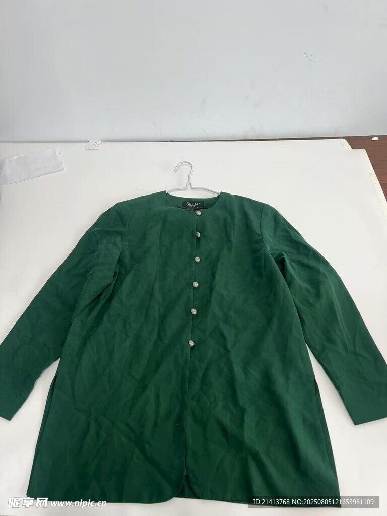 綠色長袖上衣展示