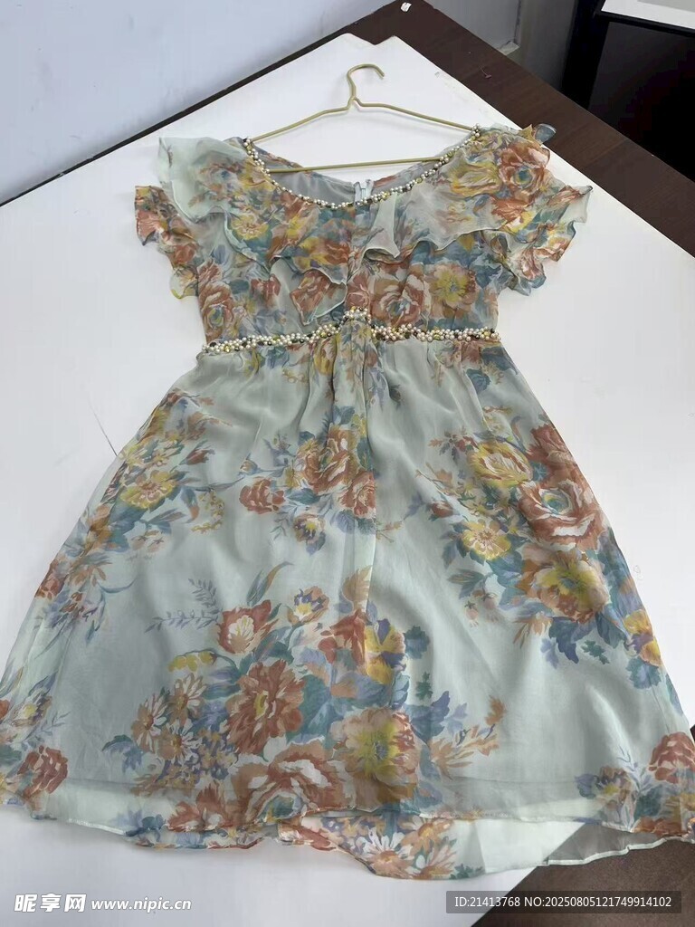 復(fù)古印花連衣裙展示