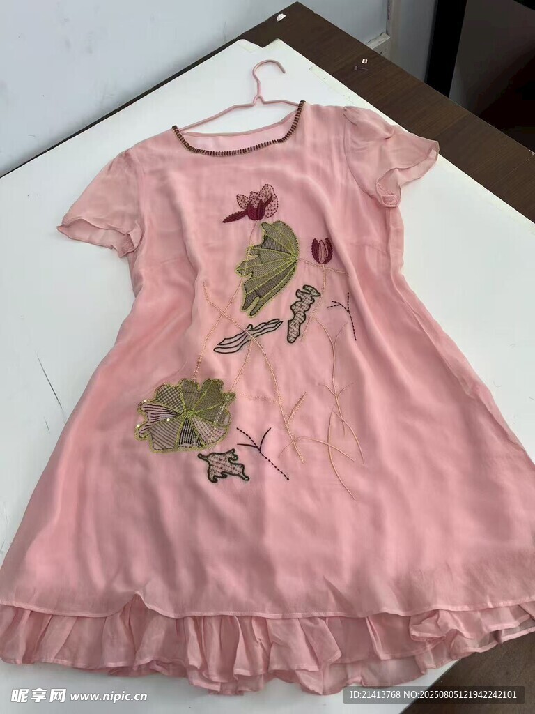 粉色繡花女童連衣裙