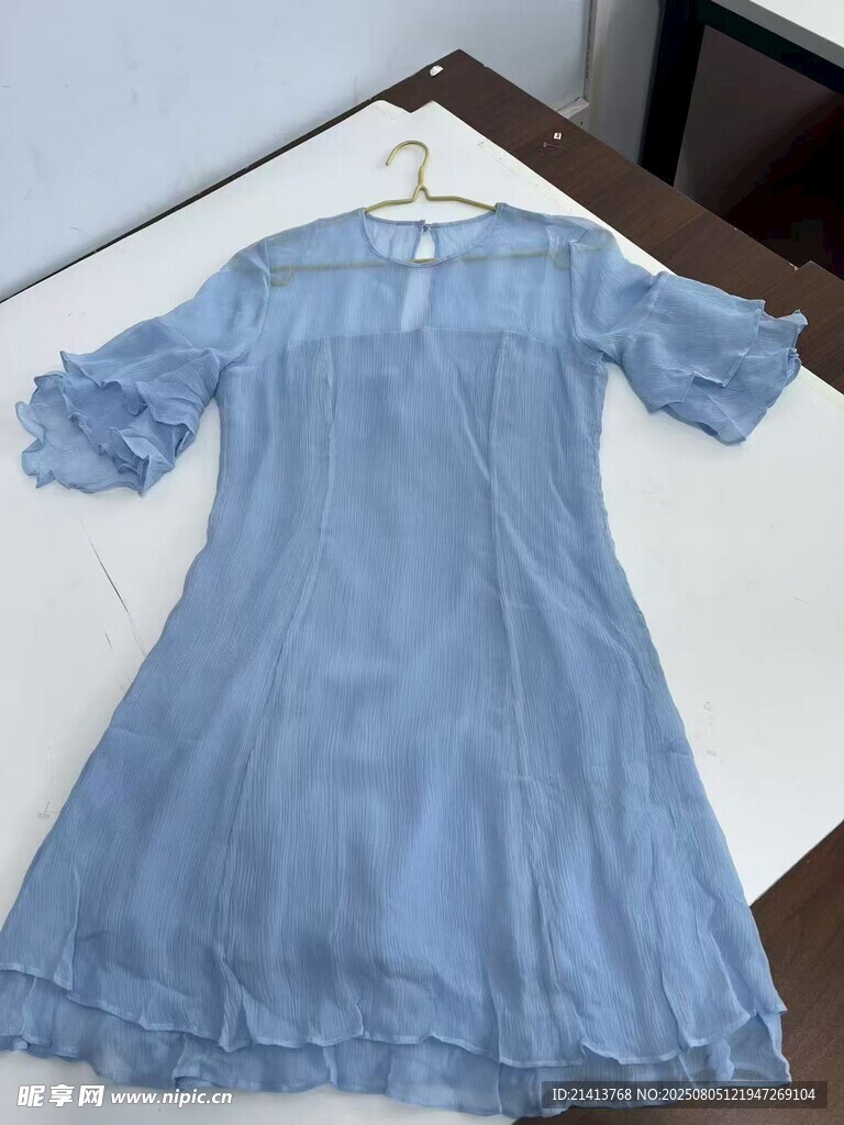 藍(lán)色牛仔短袖連衣裙展示