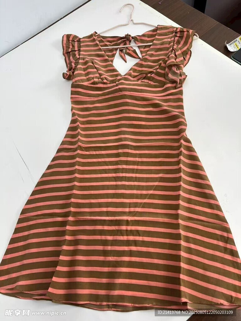 條紋短袖連衣裙展示
