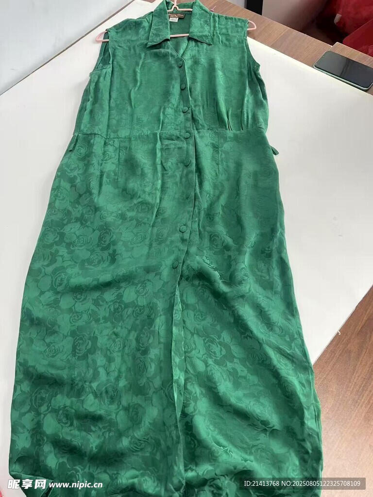 綠色無袖長裙展示