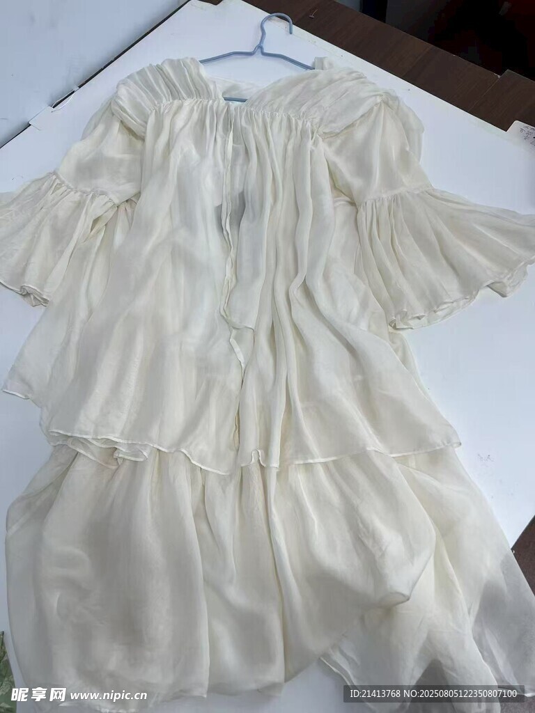 米白色荷葉邊層疊女上衣