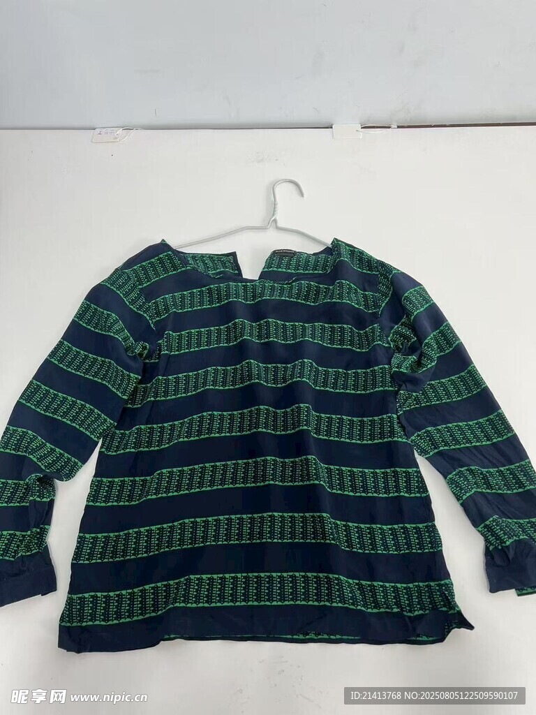 條紋長袖上衣展示