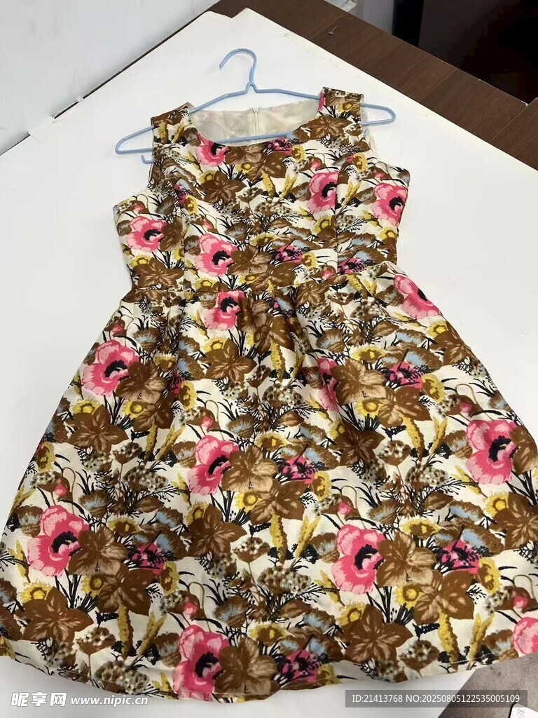 碎花無袖連衣裙展示