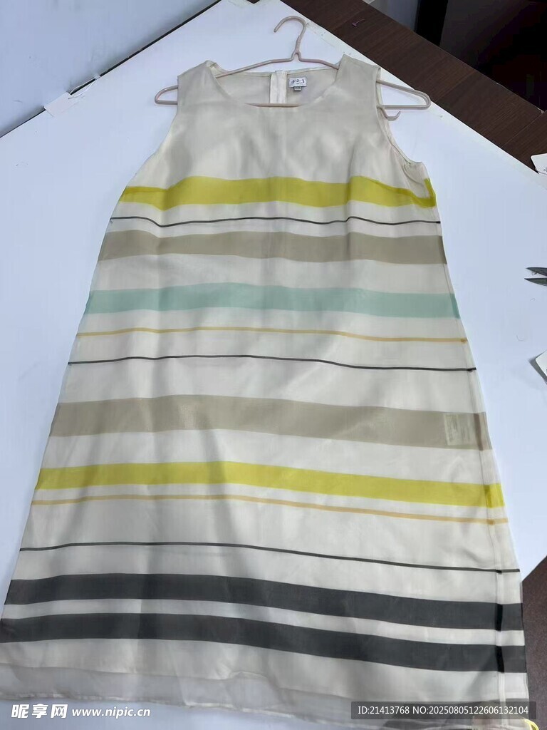條紋無袖連衣裙展示