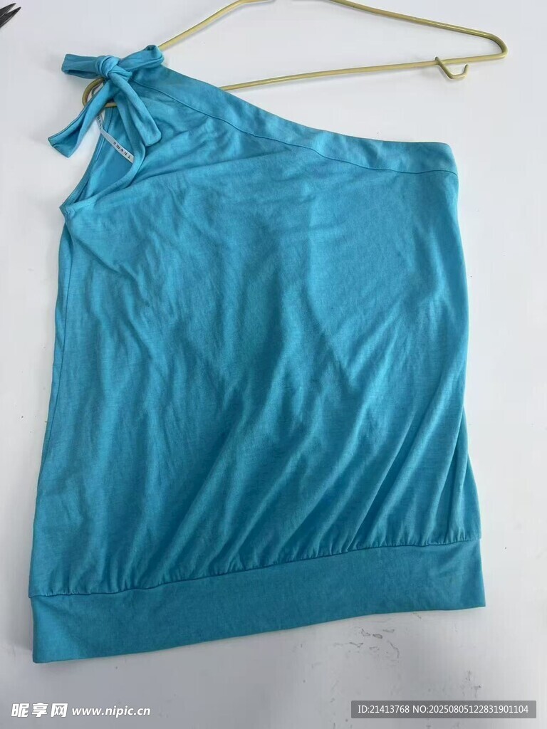 單肩藍(lán)綠色上衣展示