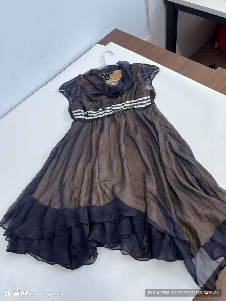 復(fù)古風(fēng)蕾絲拼接淑女連衣裙